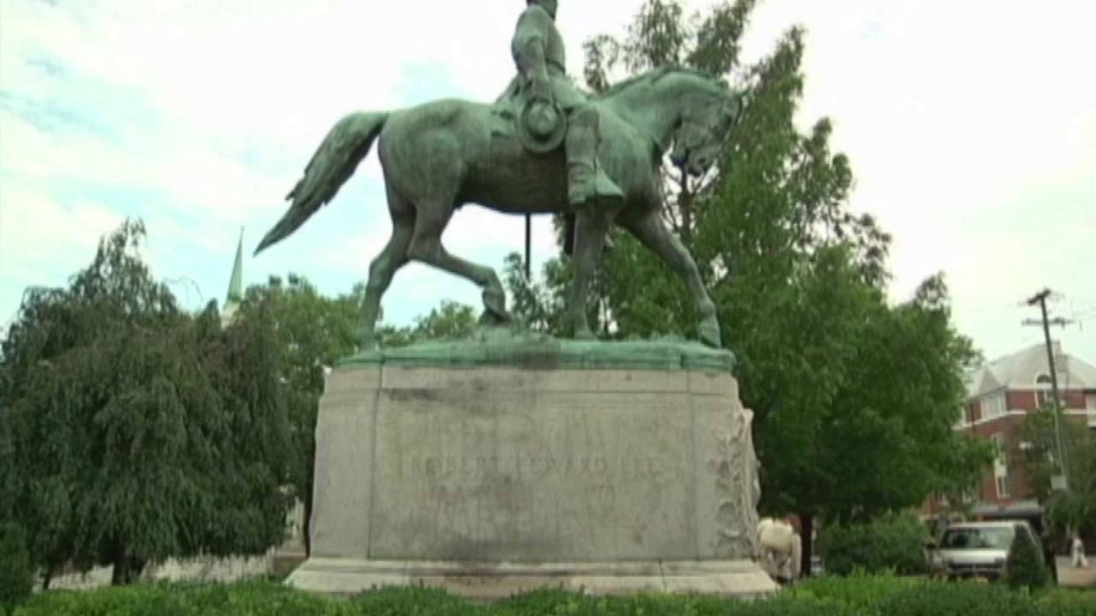 Robert E. Lee monument in Va. vandalized with 'black lives matter