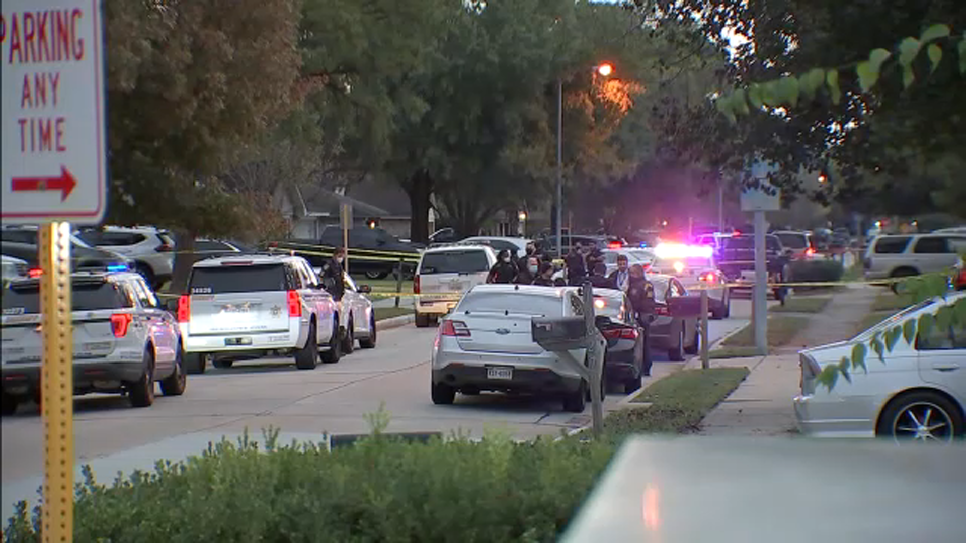 Man found shot to death in middle of street in NW Harris County