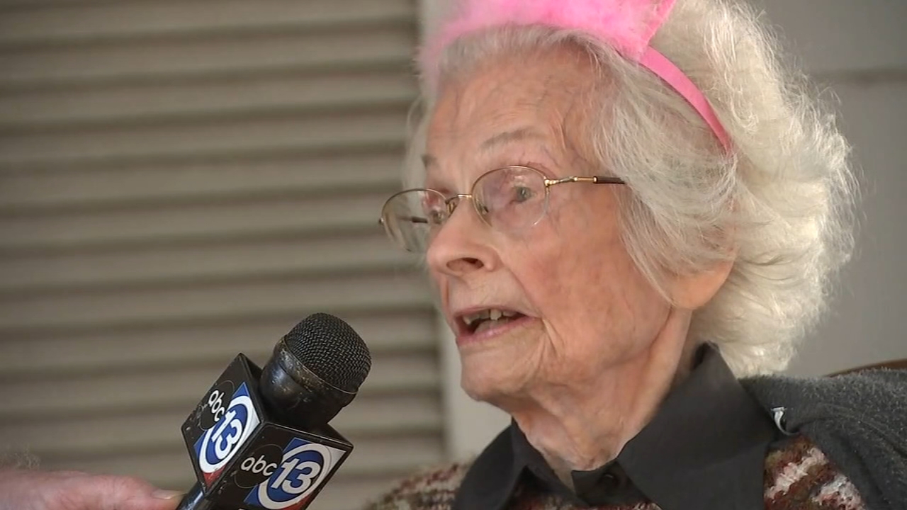 100-year-old receives car parade by on her birthday