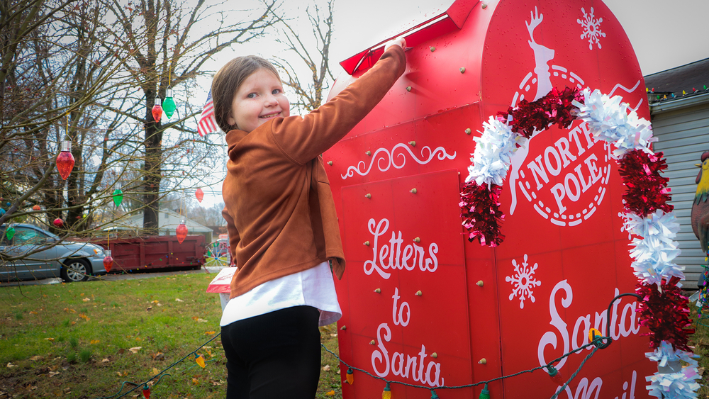 Santa's Mailbox pops up on family's front lawn in Plymouth Meeting, PA