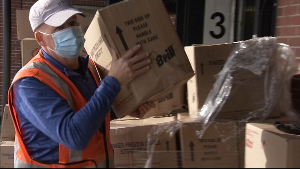 Meet 2 dedicated volunteers making sure others don't go hungry
