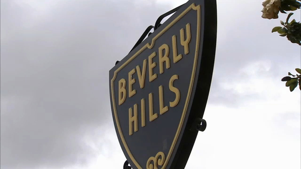 Beverly Hills votes to oppose LA County dining ban