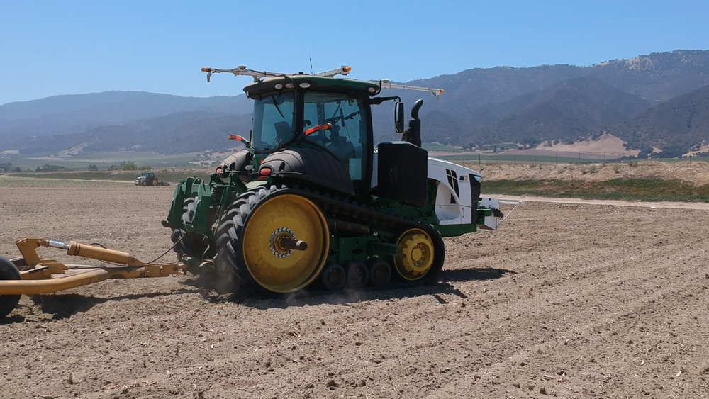 This startup is building robotic tractors!