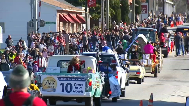 Ellwood City Christmas Parade 2022 Youngsville Christmas Parade Goes On Despite Pleas From Covid-19 Experts,  Outdoor Gathering Limits - Abc11 Raleigh-Durham