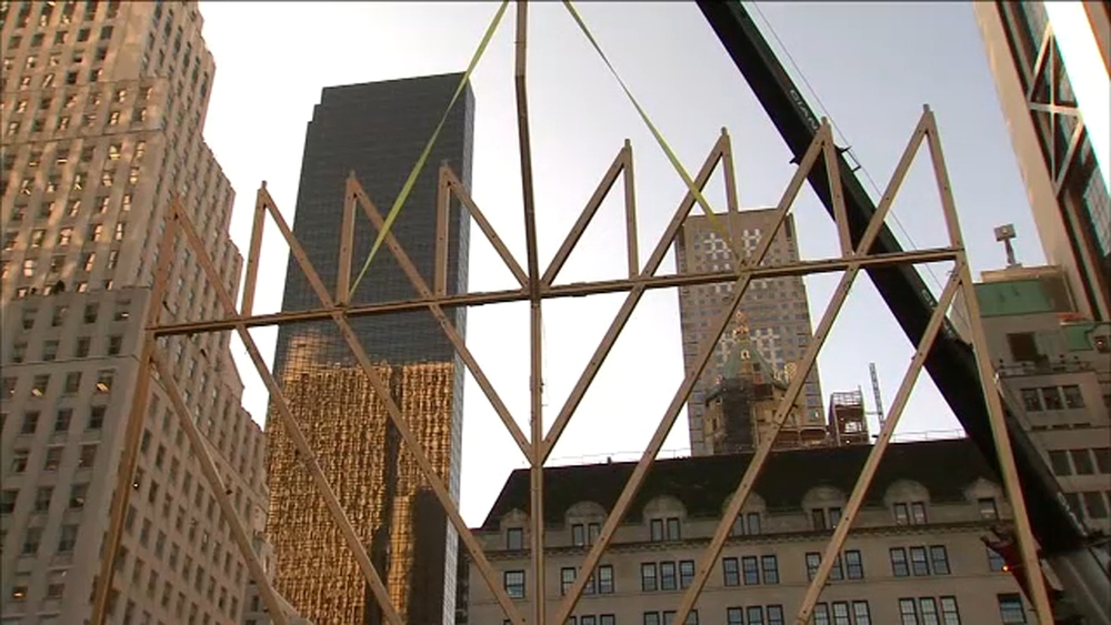 World's largest menorah goes up in Manhattan on Tuesday