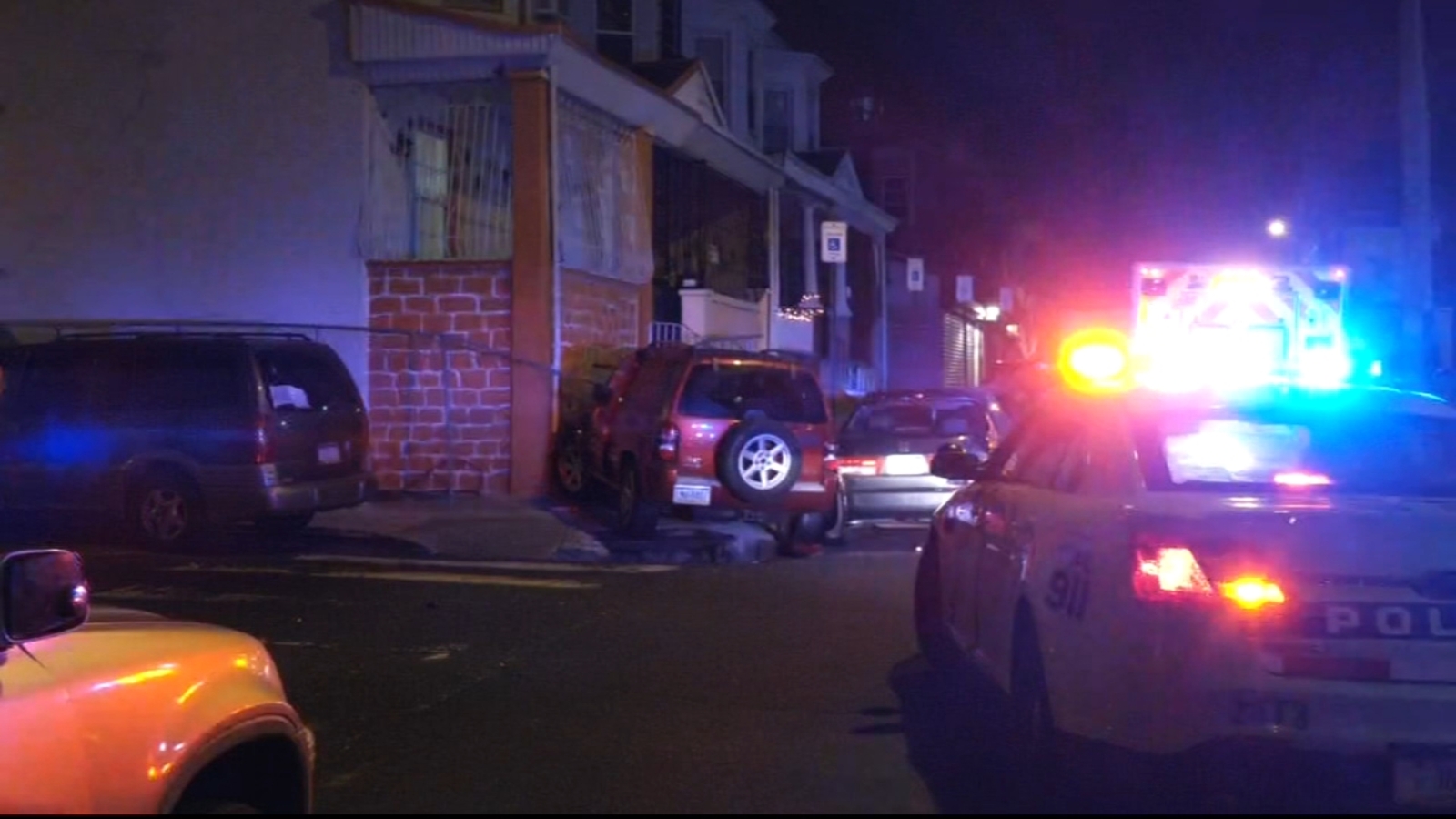 Driver dead after crashing into house in Philadelphia - 6abc Philadelphia
