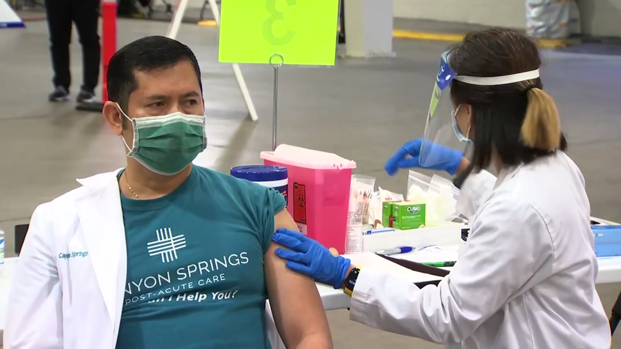 Skilled nurses get first COVID vaccines in Santa Clara Co.