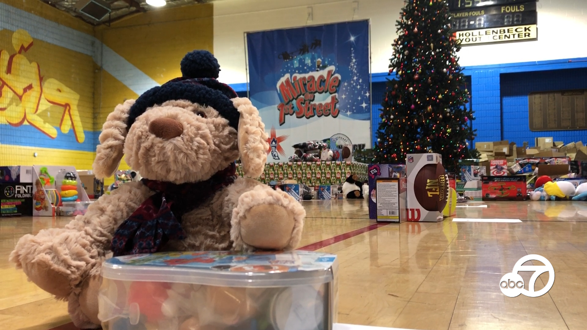 Christmas Toy Giveaway 2022 Los Angeles Miracle On 1St Street' Toy Giveaway In Boyle Heights Celebrates 39Th  Anniversary - Abc7 Los Angeles