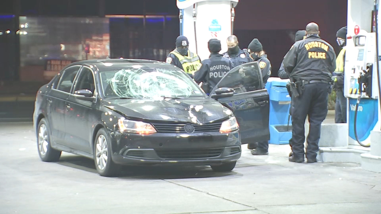 Woman hit by car and killed while trying to cross Westheimer