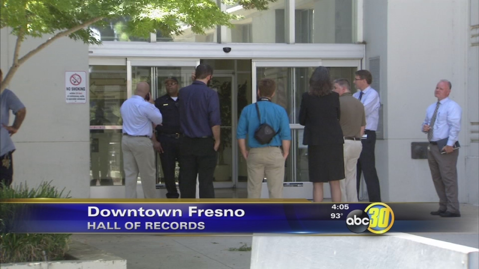 Pipe bursts, floods Hall of Records in Downtown Fresno ABC30 Fresno