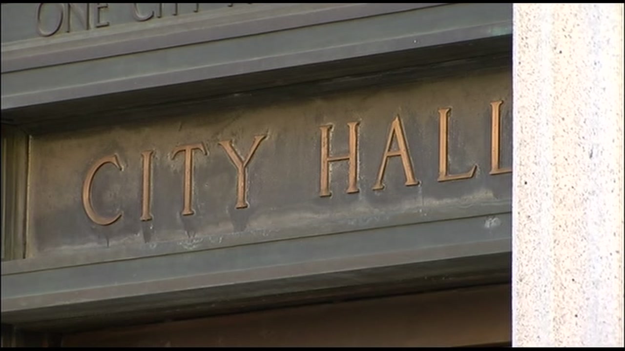 Oakland announces budget cuts, city leaders 1st in line