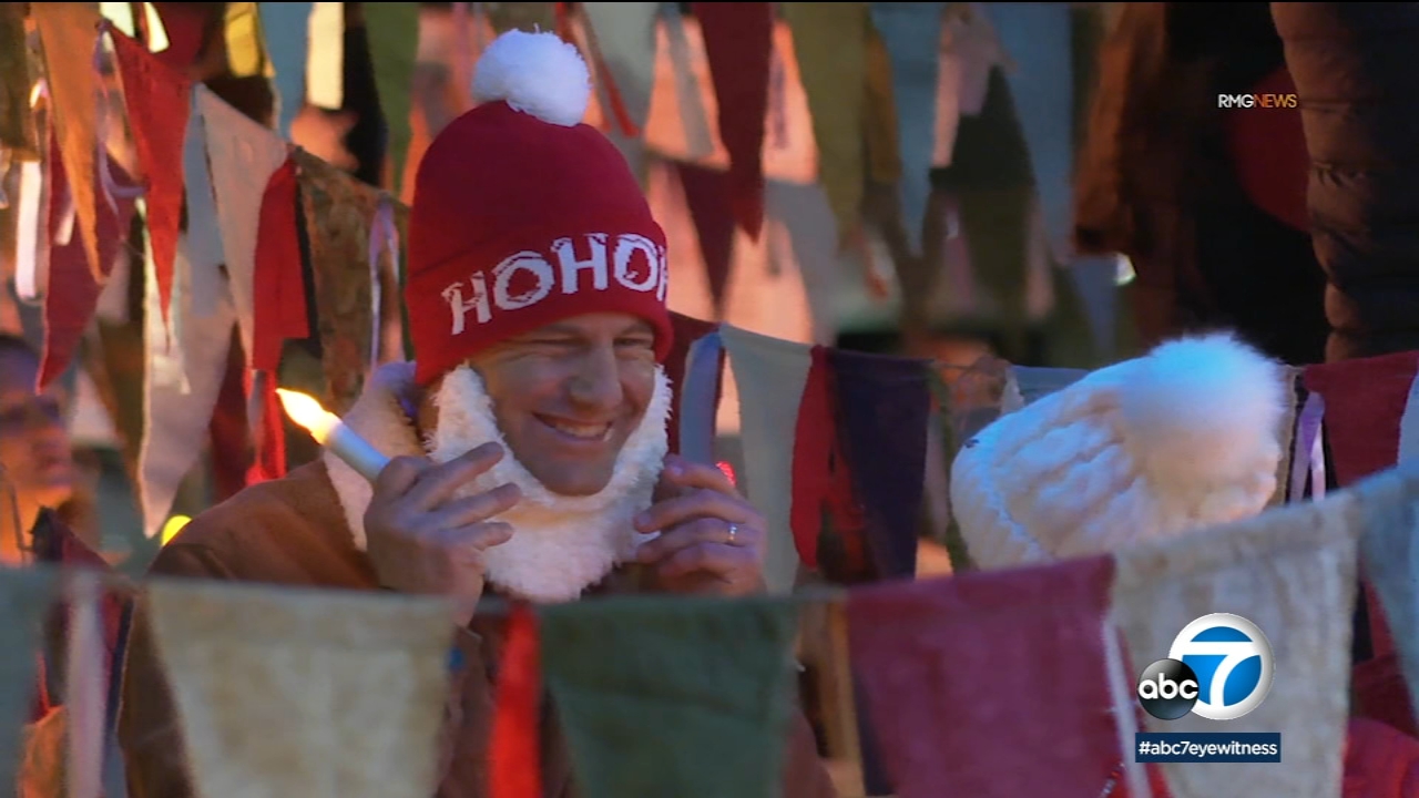 Kirk Cameron hosts maskless caroling event amid COVID-19 surge
