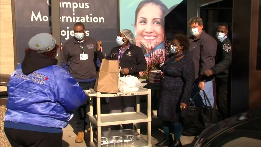 Women veterans, nurses serve post-Christmas lunch to Chicago frontline workers in Bronzeville