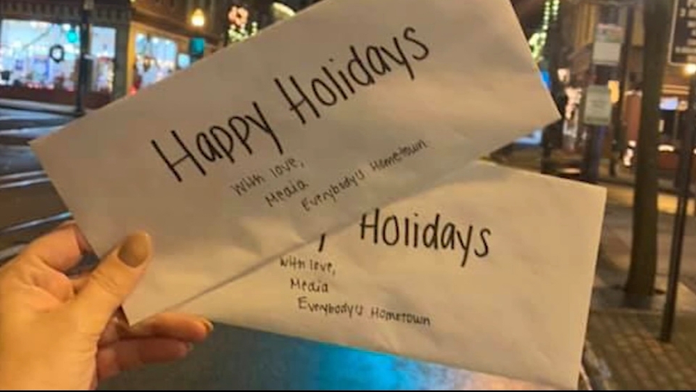 'Santa Claus' Raises Thousands for Restaurant Workers
