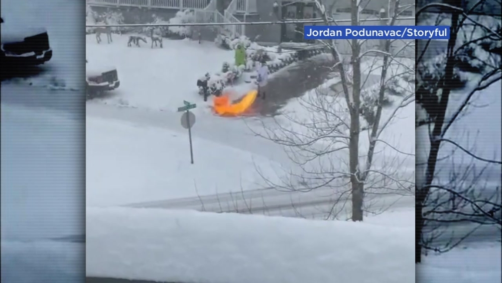 Kentucky man clears snowy driveway with flamethrower