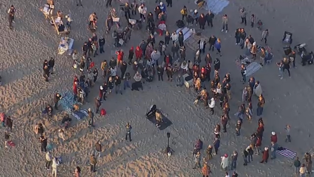 Kirk Cameron hosts another holiday gathering at Point Mugu