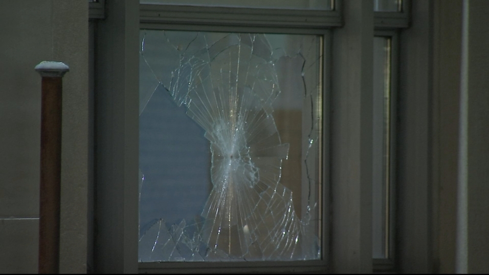 Group of 50 vandalizes federal buildings in Center City, police say
