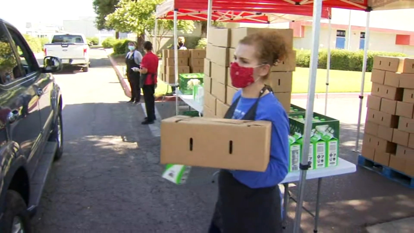 Local school districts continue to give out free meals to students - Vimarsana News