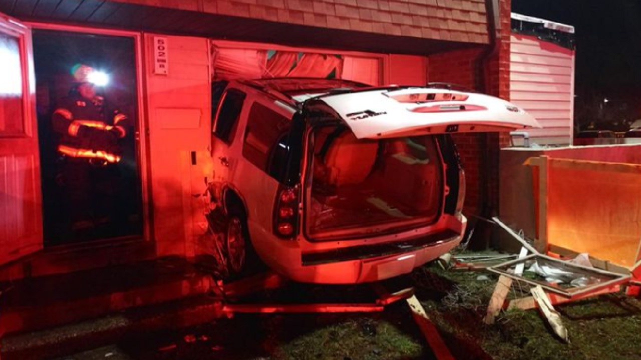 Car crashes into apartment on Long Island