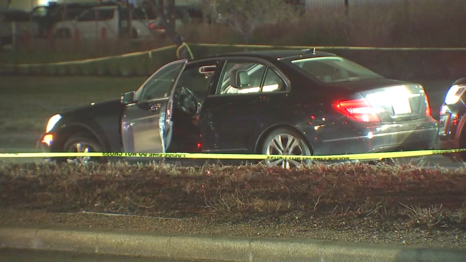 Houston police shoot armed suspect who carjacked woman and child near