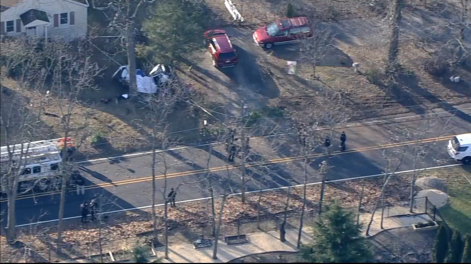Crash leaves 2 dead on Caulfield Avenue in Deptford, New Jersey 6abc