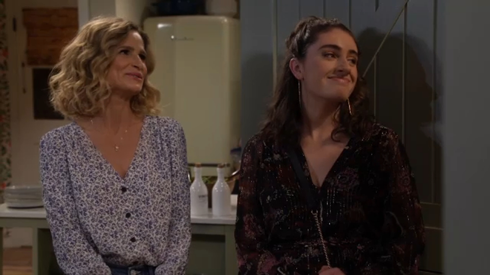 Kyra Sedgwick shows off her comedic side in ABC's 'Call Your Mother