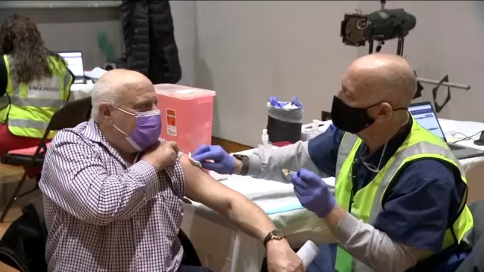COVID Long Island: Manhattan podiatrist Dr. Harvey Katz among volunteers helping with coronavirus vaccinations - Vimarsana News