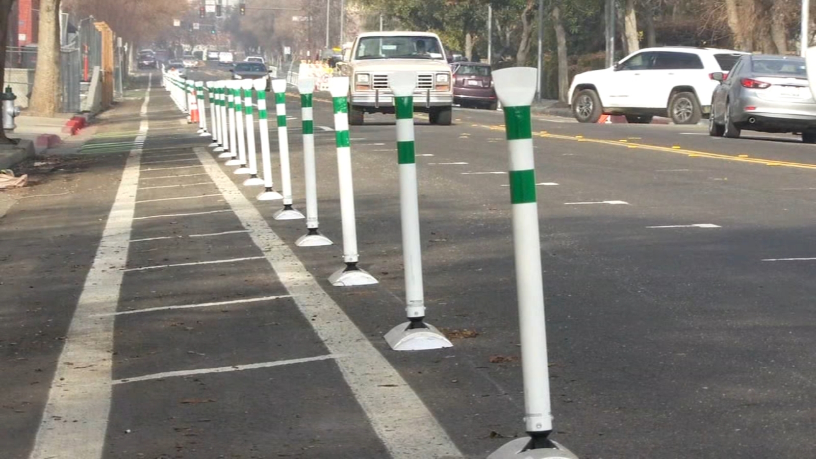 New protected bike lanes set up in downtown Fresno ABC30 Fresno