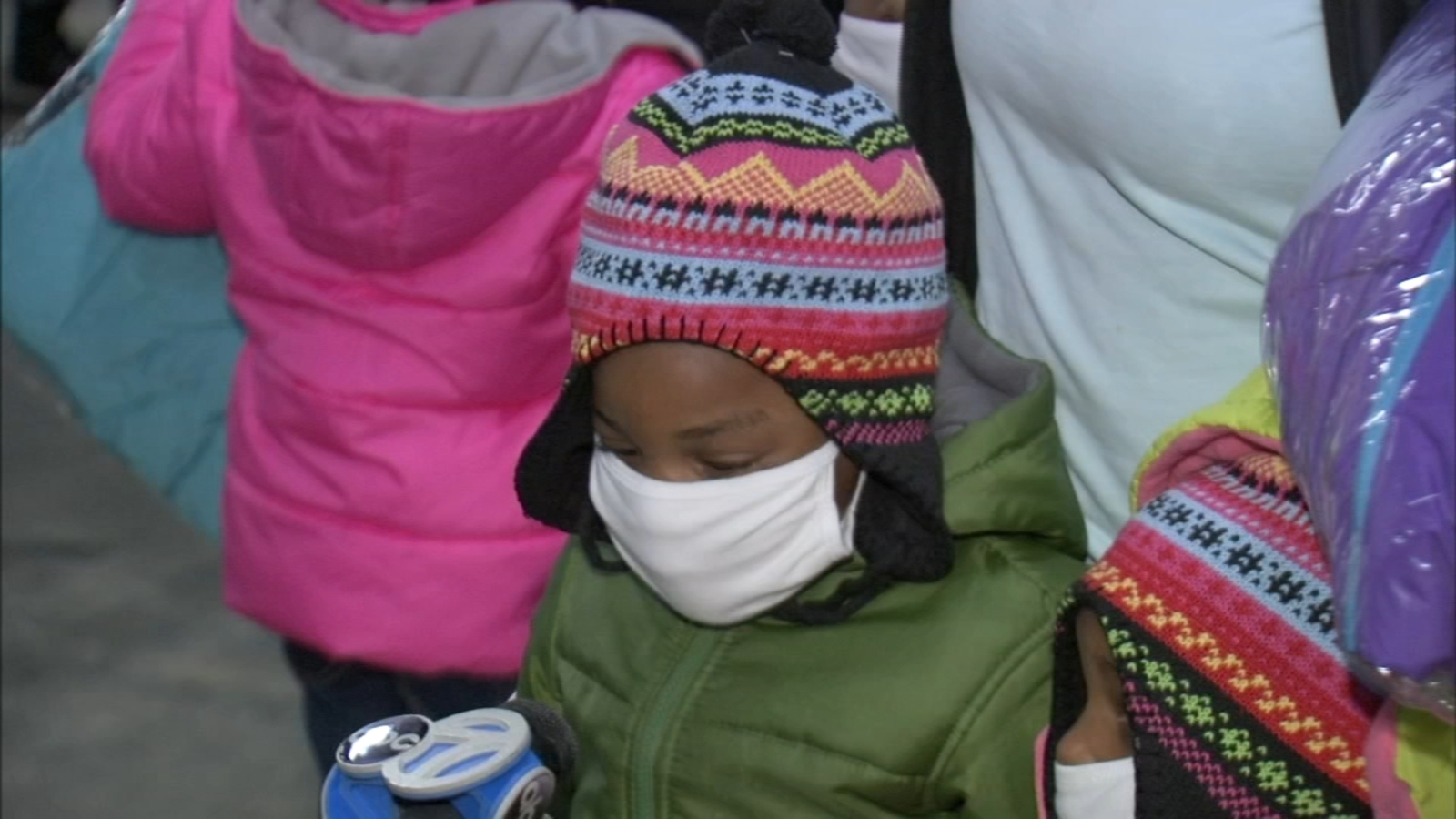 Dolton coat giveaway doubles in size despite Illinois COVID pandemic - Vimarsana News