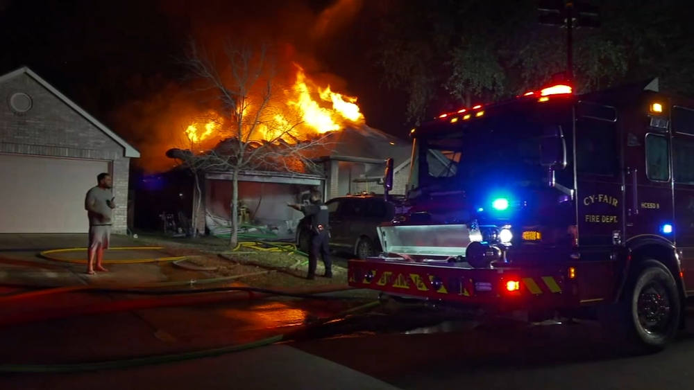 Father and daughter rescued from raging NW Harris Co. fire